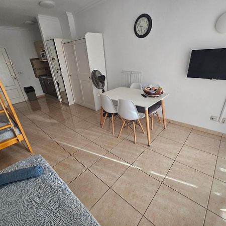 Everything You Need. All Right Here. Apartment Адехе Екстериор снимка