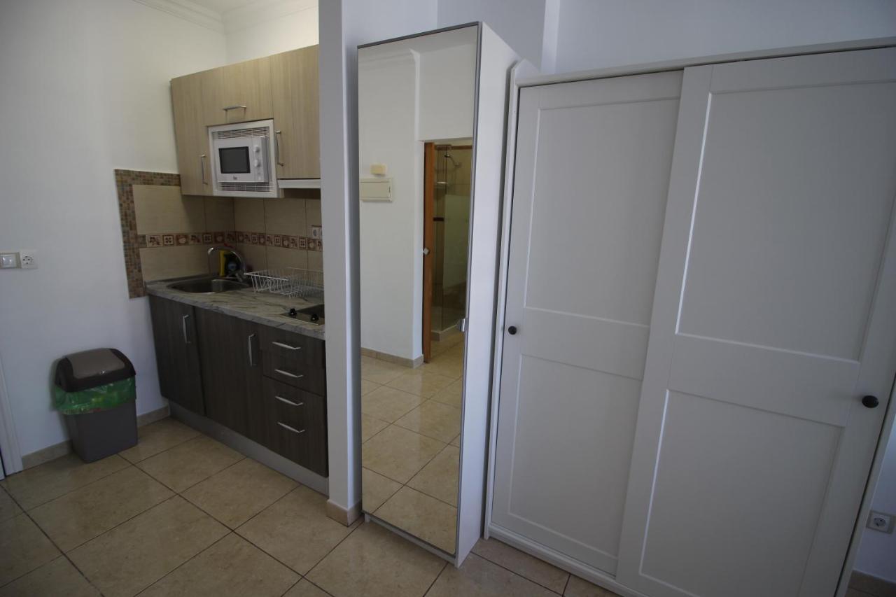 Everything You Need. All Right Here. Apartment Адехе Екстериор снимка