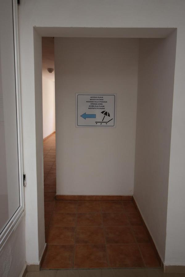 Everything You Need. All Right Here. Apartment Адехе Екстериор снимка