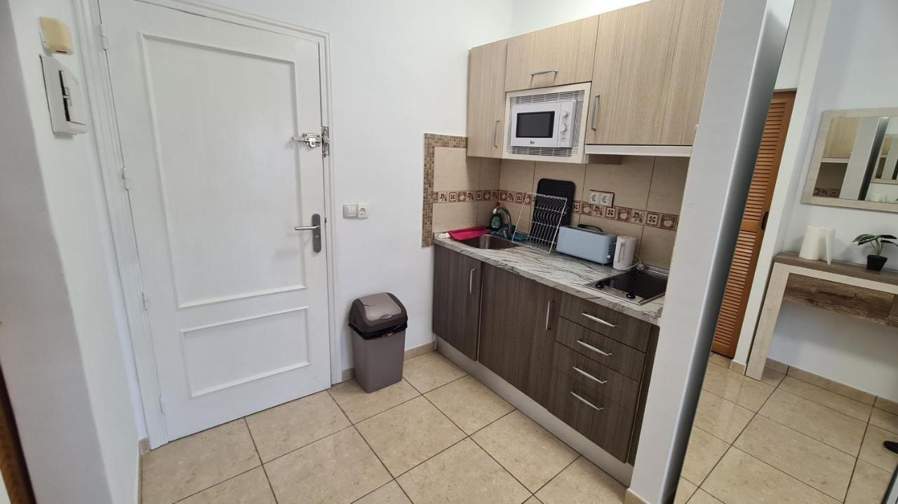 Everything You Need. All Right Here. Apartment Адехе Екстериор снимка